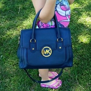 👜EUC Navy Michael Kors satchel 👜